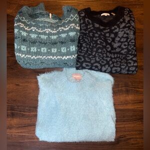 Women’s Sweater Bundle size small